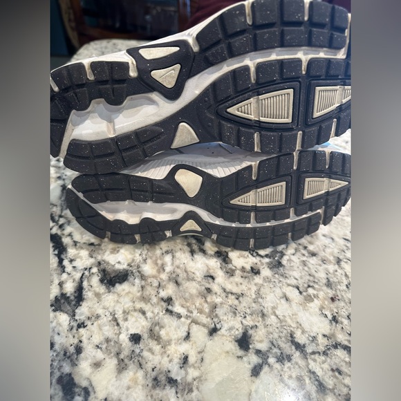 Nike Kids Running Shoes - Picture 5 of 9